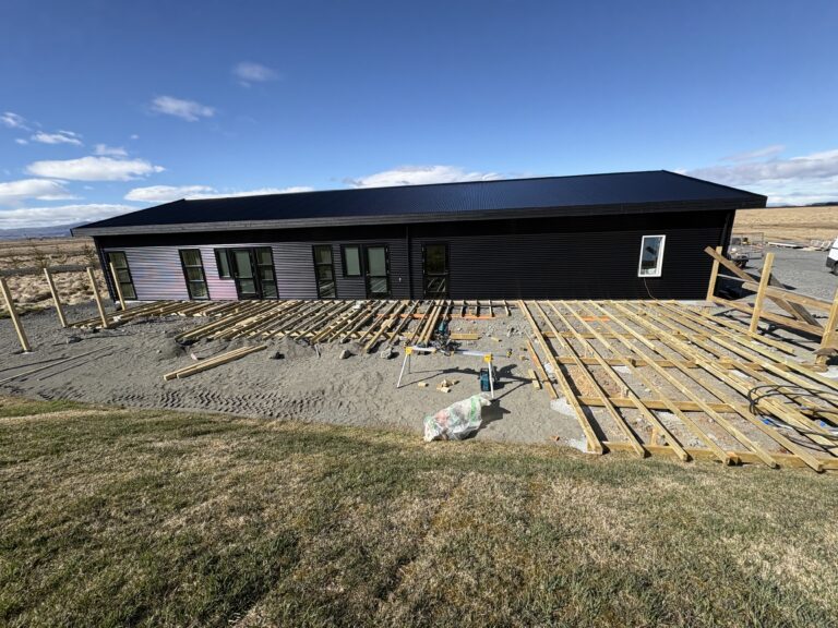 Fleiri sjónarhorn af pallagrindinni við Byggðarhorn