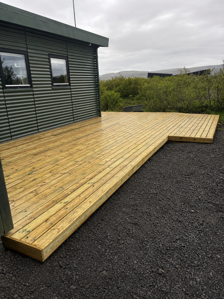 Fullkláraður pallur í Grímsnesi