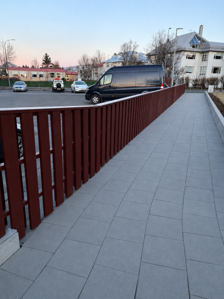 Grindverk fyrir Reykjavíkurborg í skógarhlíð