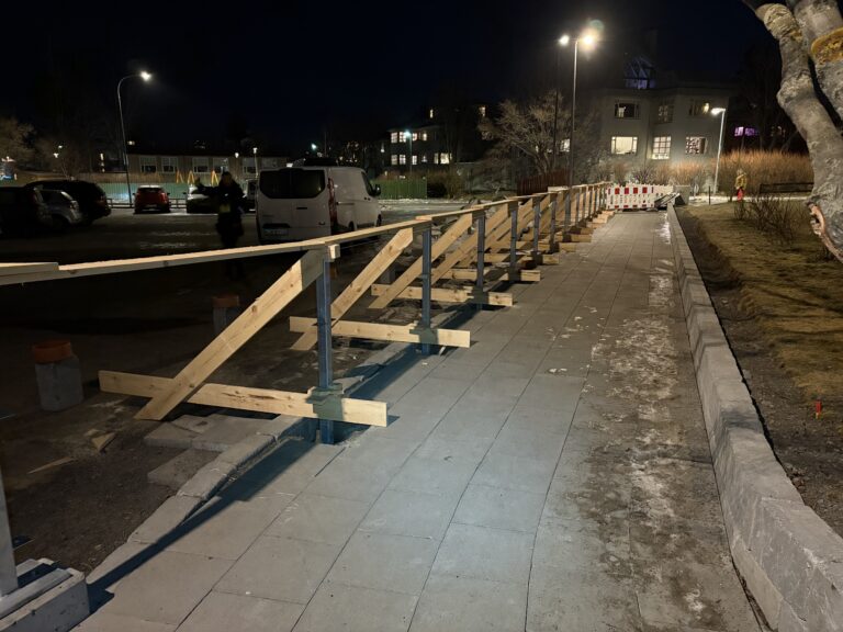 Yfirlitsmynd af grindverkastífunum fyrir steypun í Reykjavík