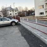 Framvindumynd af klæðningu á grindverki í Reykjavík
