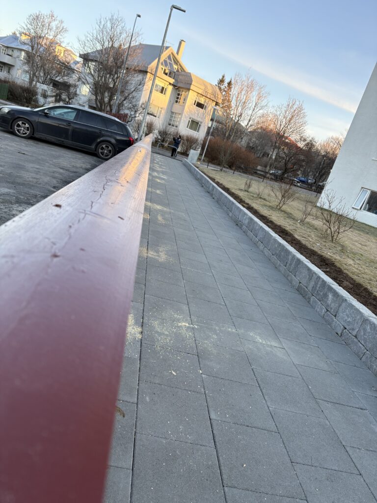 Grindverk með frágangslista