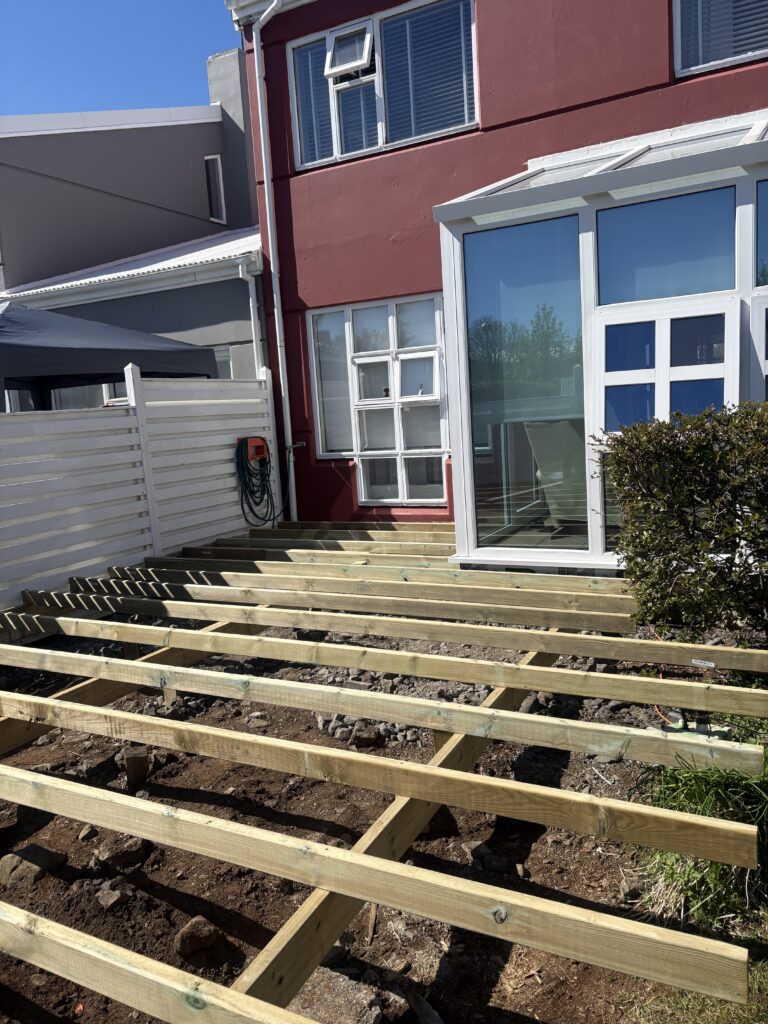 Yfirlitsmynd af pallagrind við Kolbeinsmýri í Reykjavík