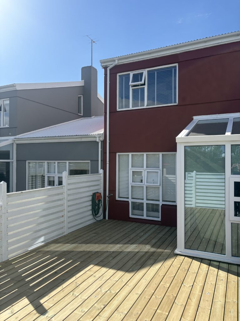 Lokafrágangur á timburpalli í Reykjavík