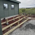 Yfirlitsmynd af undirstöðum fyrir 50fm sólpall