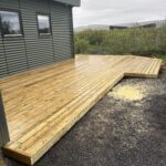Fullkláraður pallur með fullum frágangi
